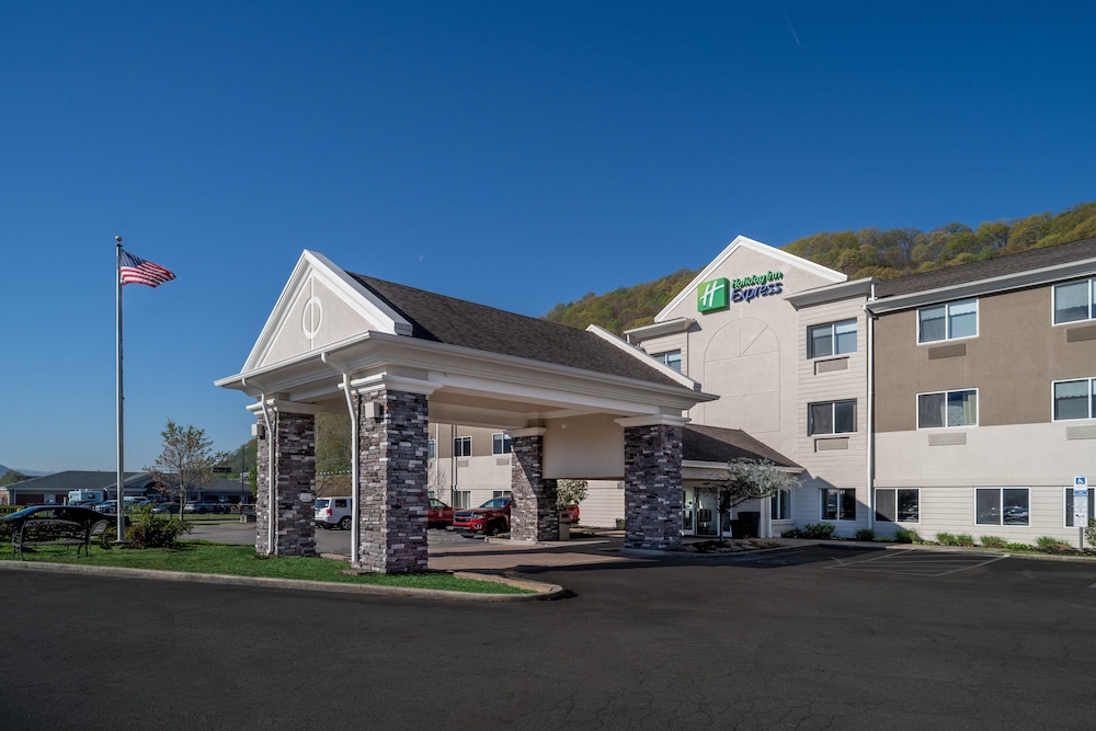 Holiday Inn Express Charleston Kanawha City by IHG — hotel near Yeager Airport