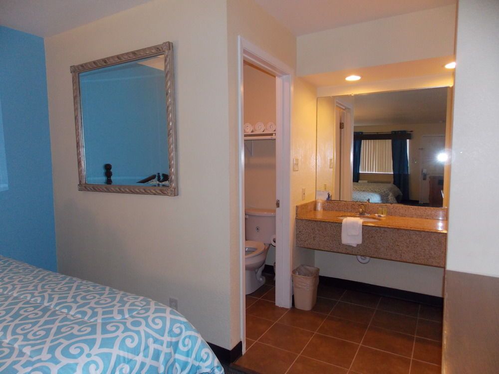 Travelodge San Antonio Downtown - photo 30