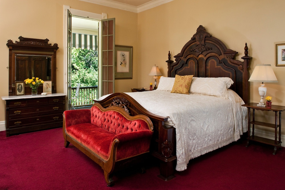 Devereaux Shields House - photo 12
