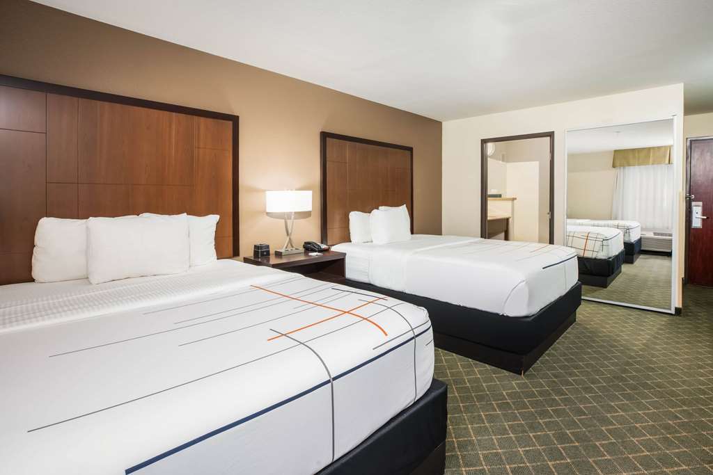 La Quinta Inn & Suites by Wyndham Portland Airport - photo 11