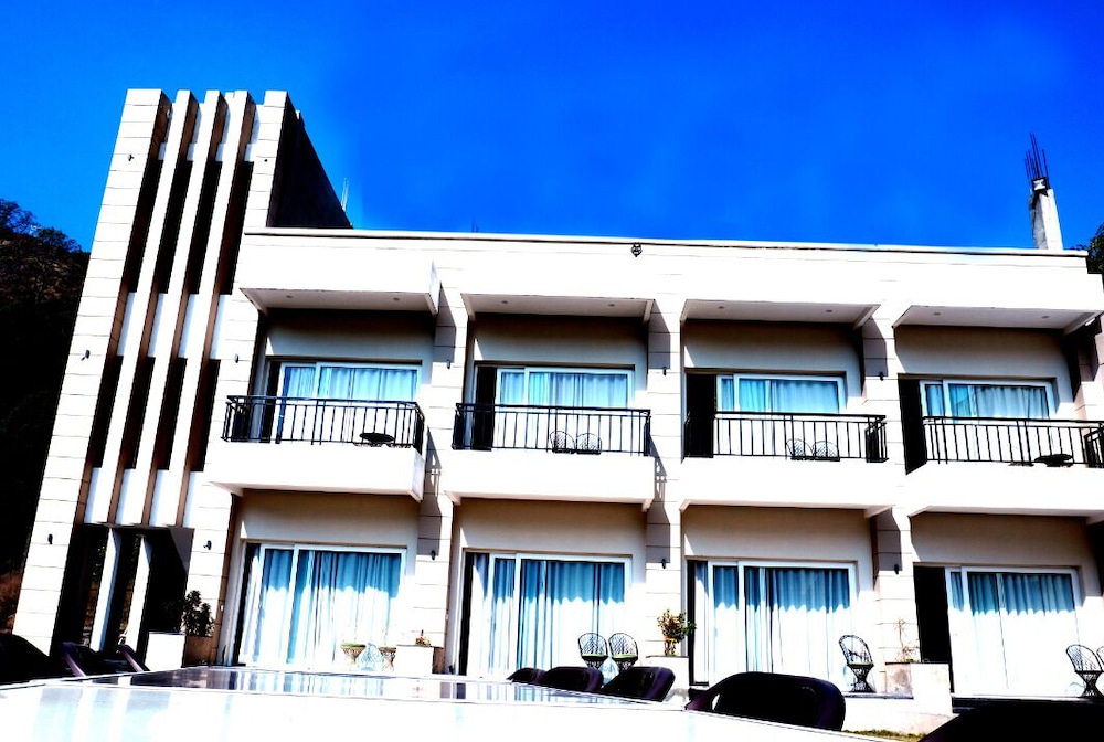 Royal Suites by Park Tree Chakki Mor in Kasauli, India