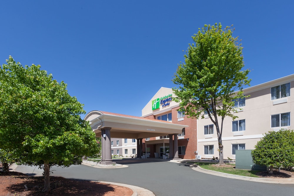 Holiday Inn Express Hotel & Suites Mebane by IHG — hotel in Mebane