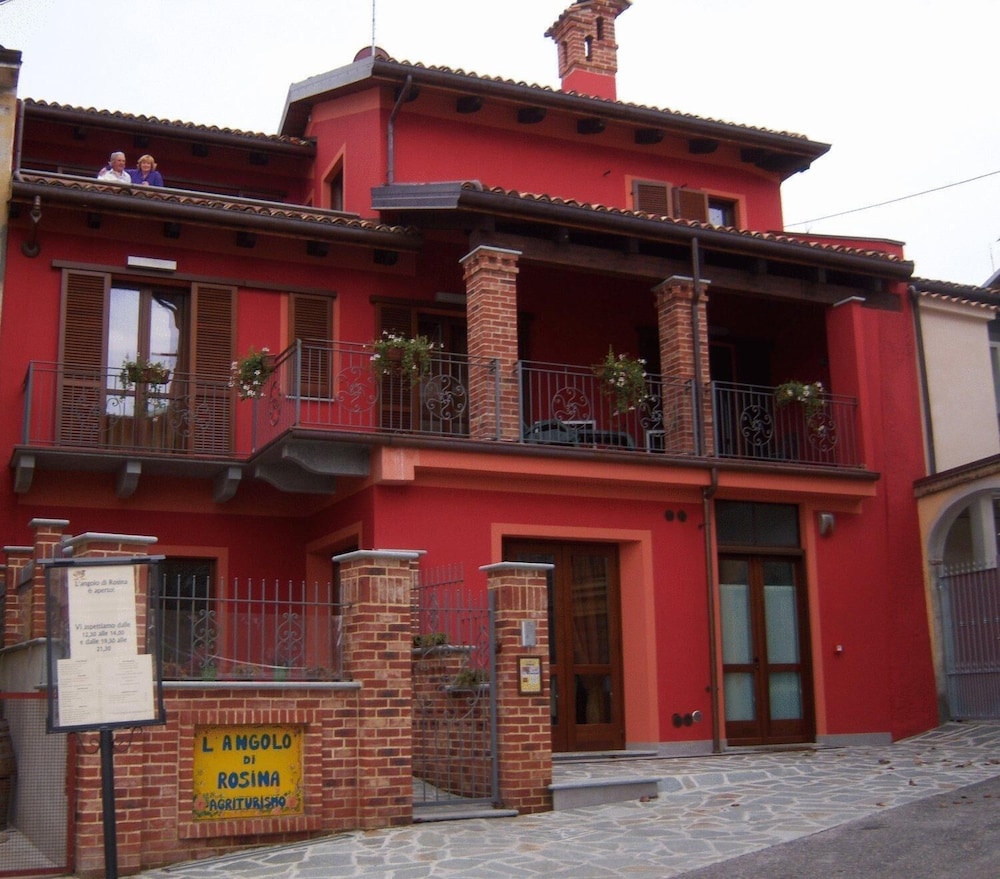 L'Angolo di Rosina — 4-Star Luxury Hotel in Novello, Italy