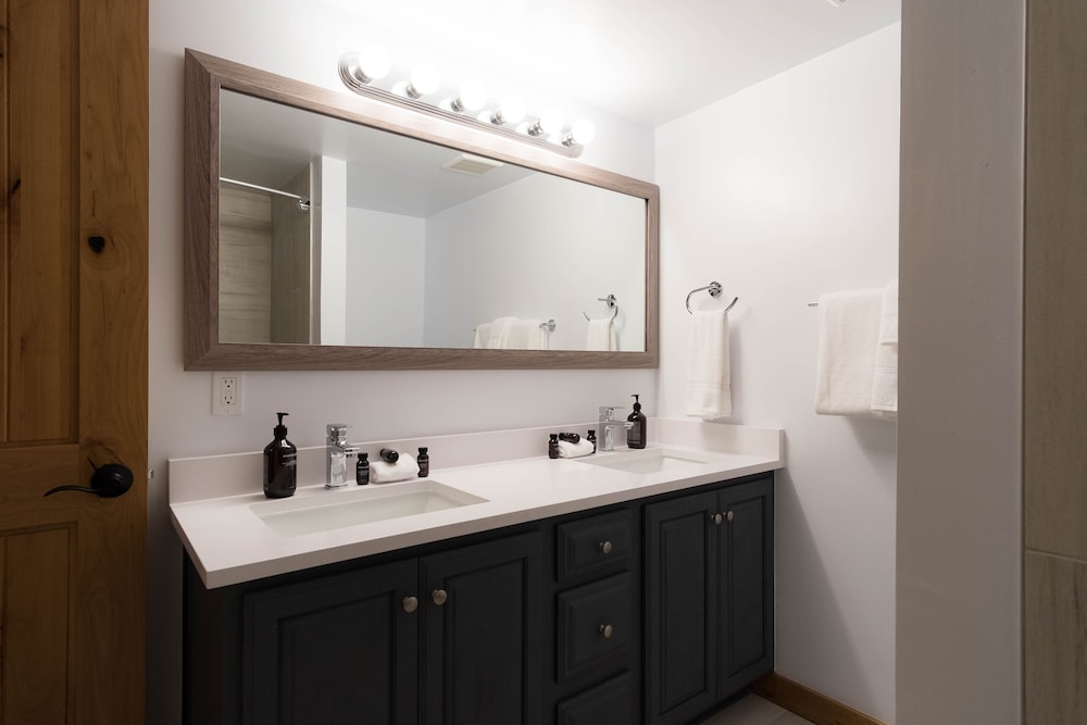 Birchwood by Avantstay Mountain Home 5 minutes From Diamond Peak Ski Resort Incline Village - photo 3
