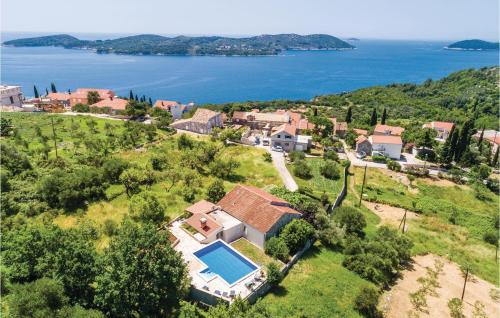 Three Bedroom Holiday Home In Orasac