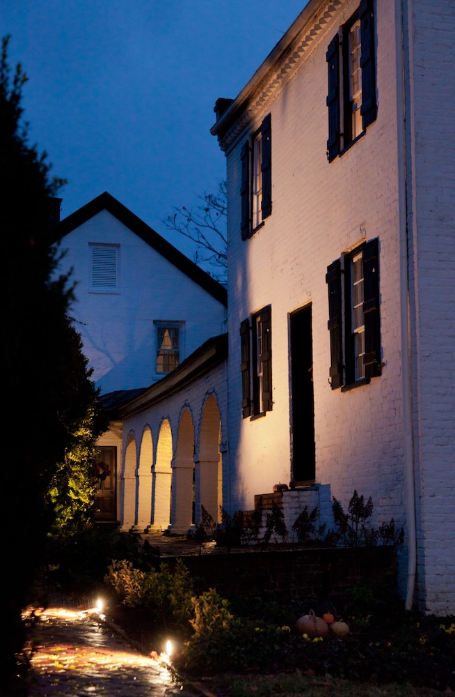 Inn and Tavern at Meander - photo 3