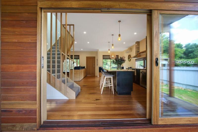 The Wooden House — 4-Star Luxury Hotel in Bright, Australia