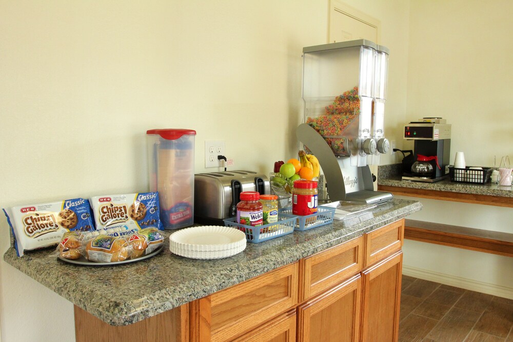 Maverick Inn - photo 9