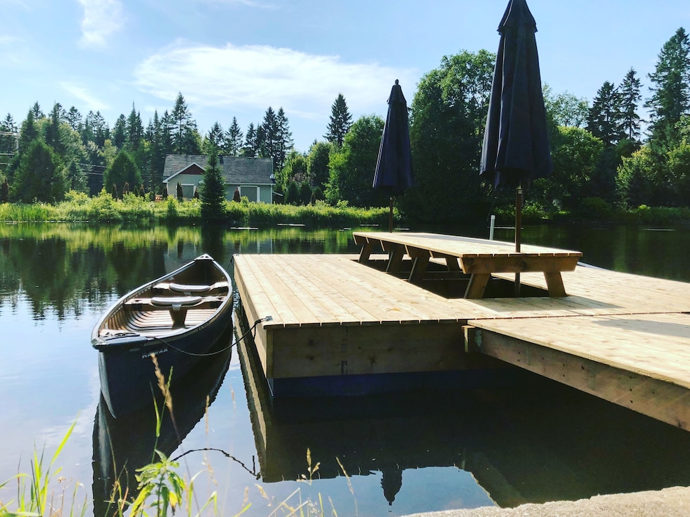 Chalets Le Village Suisse — 4-Star Luxury Hotel in Val-David, Canada