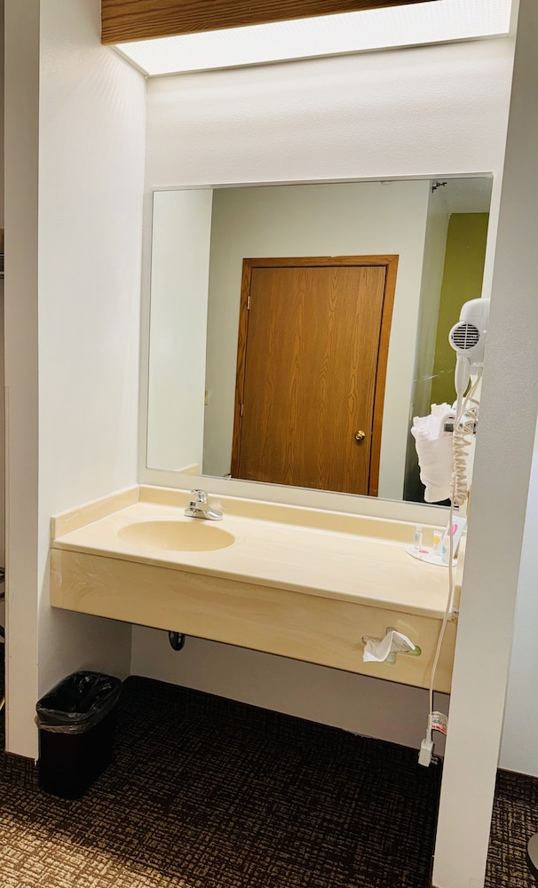 Forest City Inn - photo 10