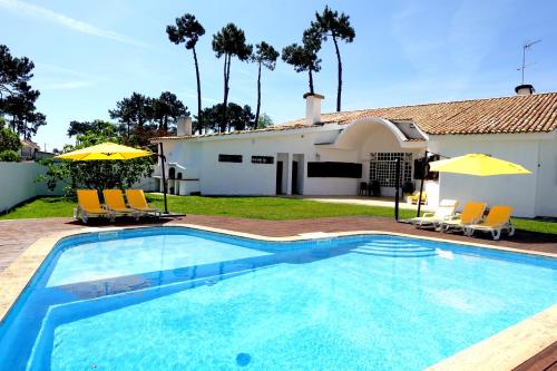 Villa near Beach & Lisbon — 4-Star Luxury Hotel in Corroios, Portugal
