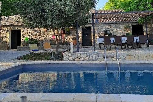 Family friendly house with a swimming pool Benkovac Zagora 21720 — 4-Star Luxury Hotel in Benkovac, Croatia