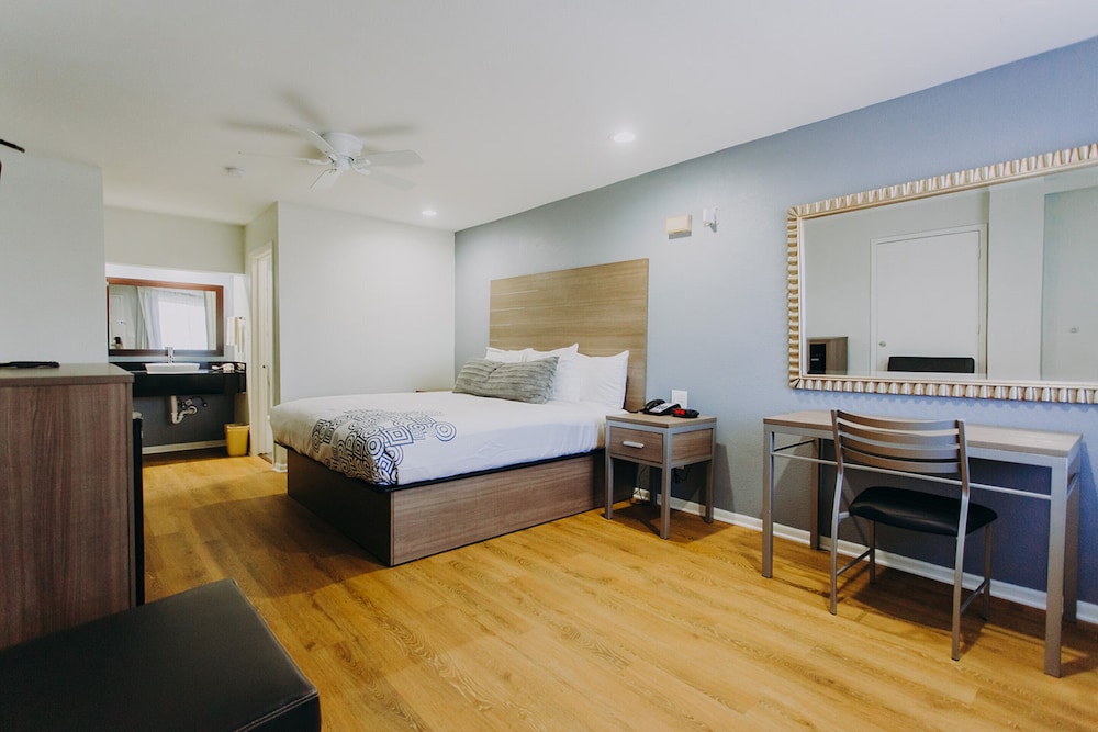 Scottish Inns and Suites Near Kemah Boardwalk - photo 4