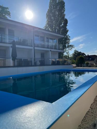Sunday Rose Houses 3 — 4-Star Luxury Hotel in Zamardi, Hungary