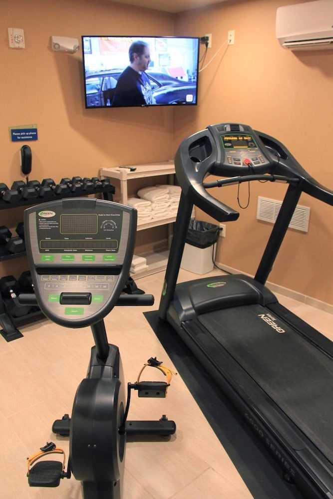 Castle Rock Inn & Suites - photo 39