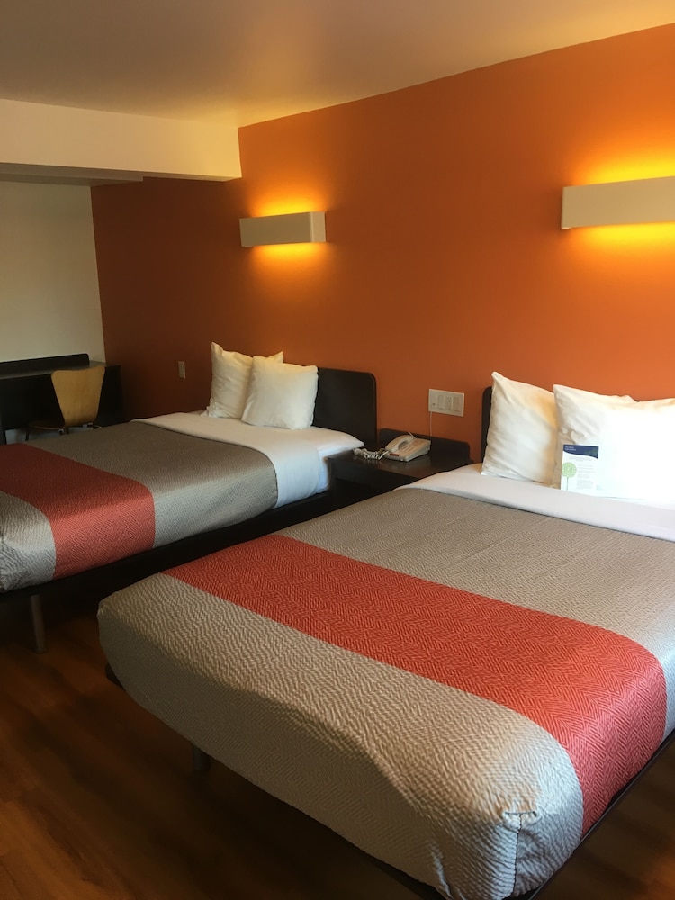 Motel 6 Bremerton WA - photo 4