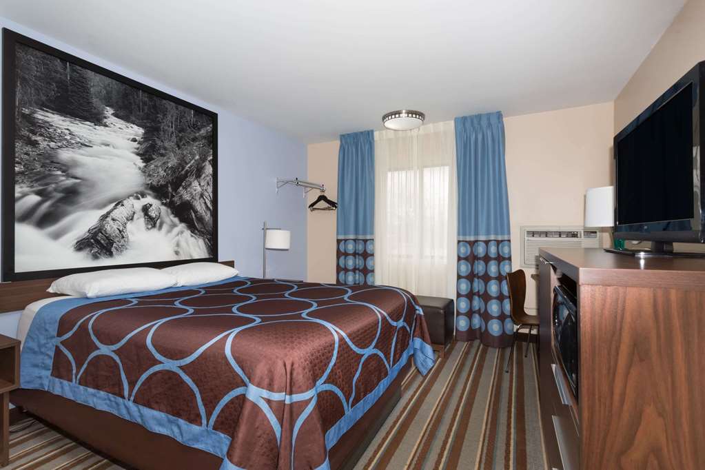 Super 8 by Wyndham Longmont Twin Peaks - photo 12