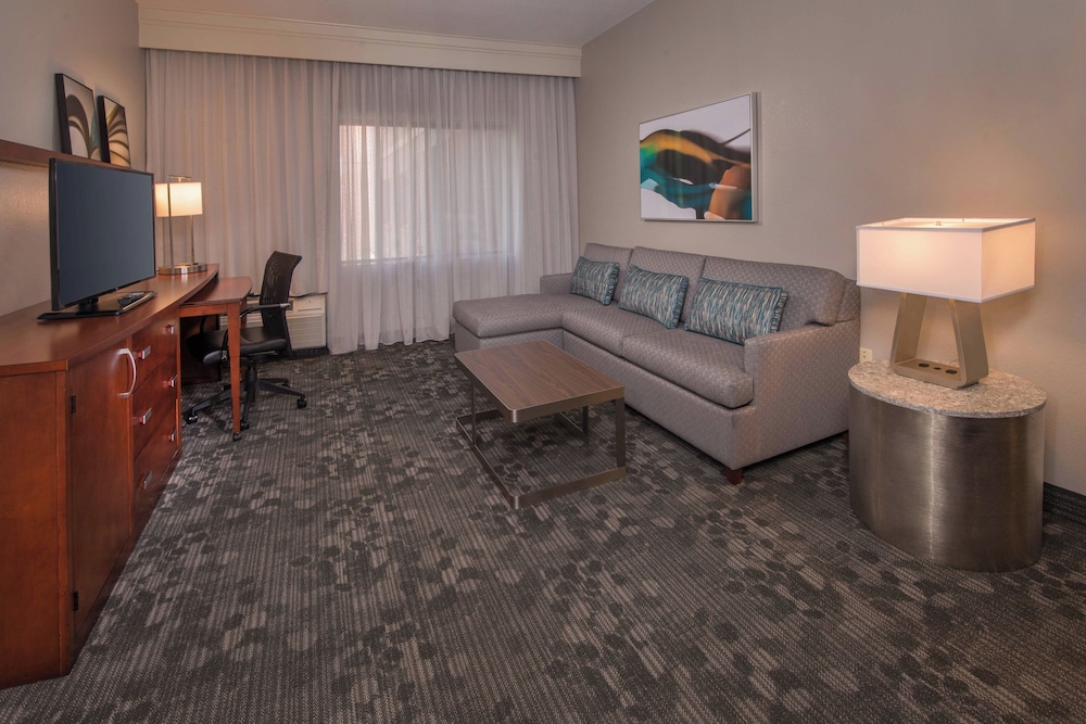 Courtyard by Marriott Dulles Town Center - photo 13
