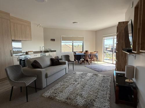 Bright & Fresh with great views — 4-Star Luxury Hotel in Tauranga, New Zealand