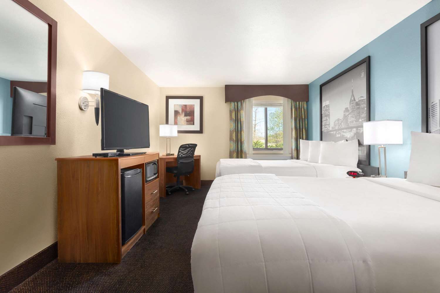 Super 8 by Wyndham Nashville Airport North - photo 5