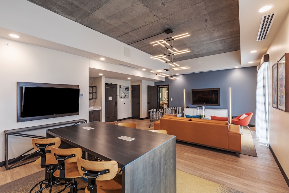 Hotel Indigo Tulsa DWTN Entertainment Area by IHG - photo 13
