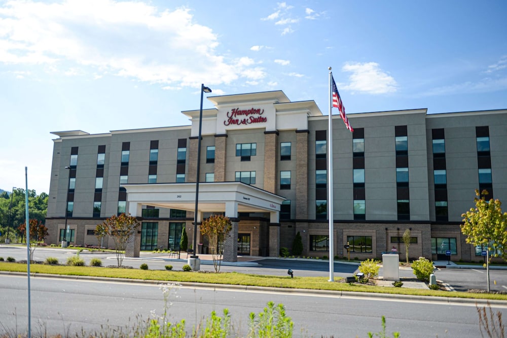 Hampton Inn & Suites Lenoir - photo 64