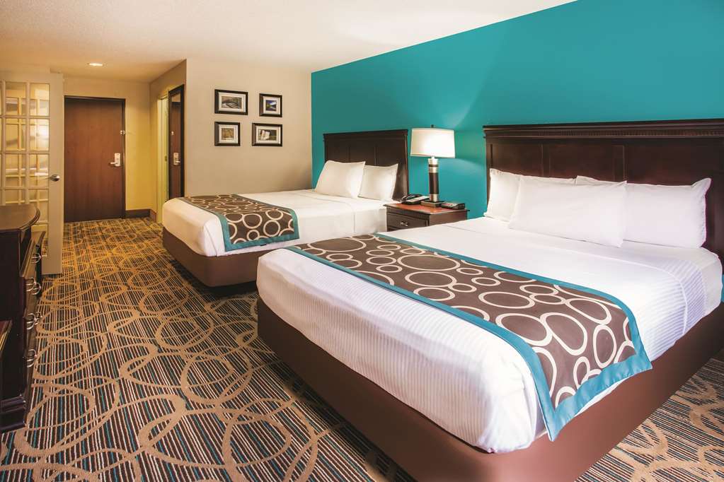 La Quinta Inn & Suites by Wyndham Evansville - photo 24