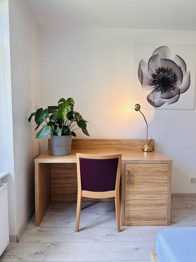 Apartmenthaus am Dom Zentrum & Ruhige Lage Perfekt für Business Trip Auch für Familie Viel Platz mit Küche in Halle (Saale), Germany