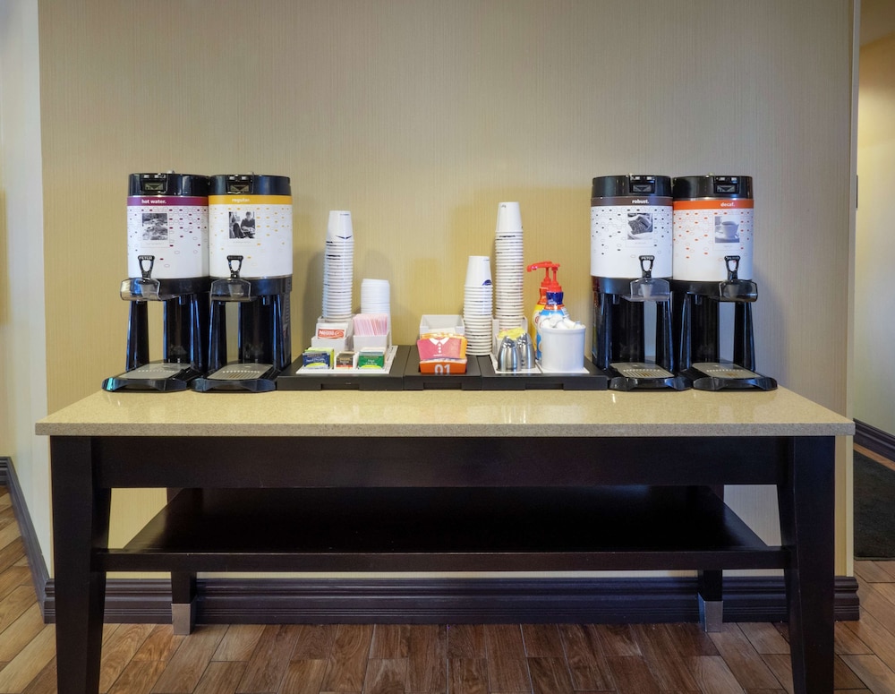 Hampton Inn Hazleton - photo 37