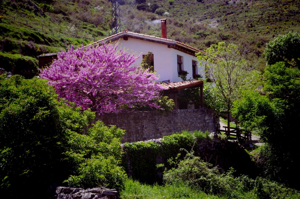 Riojania Traditio Mountain - carbon neutral hotel in Munilla