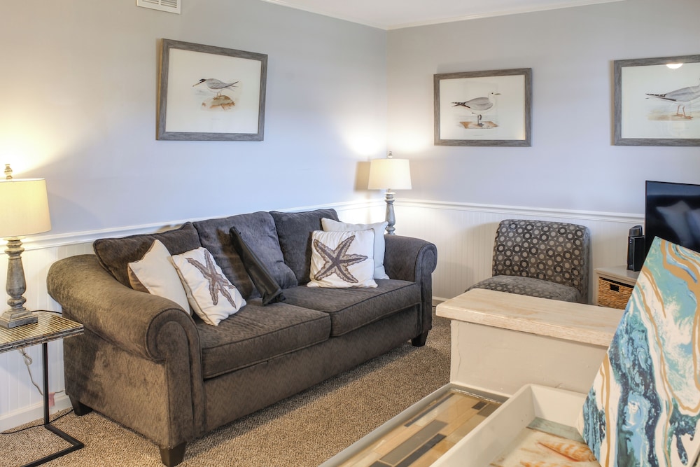 1 2 Mi to Beach: Condo in Hilton Head Resort - photo 4