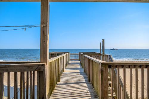 Front Row by Oak Island Accommodations - photo 30