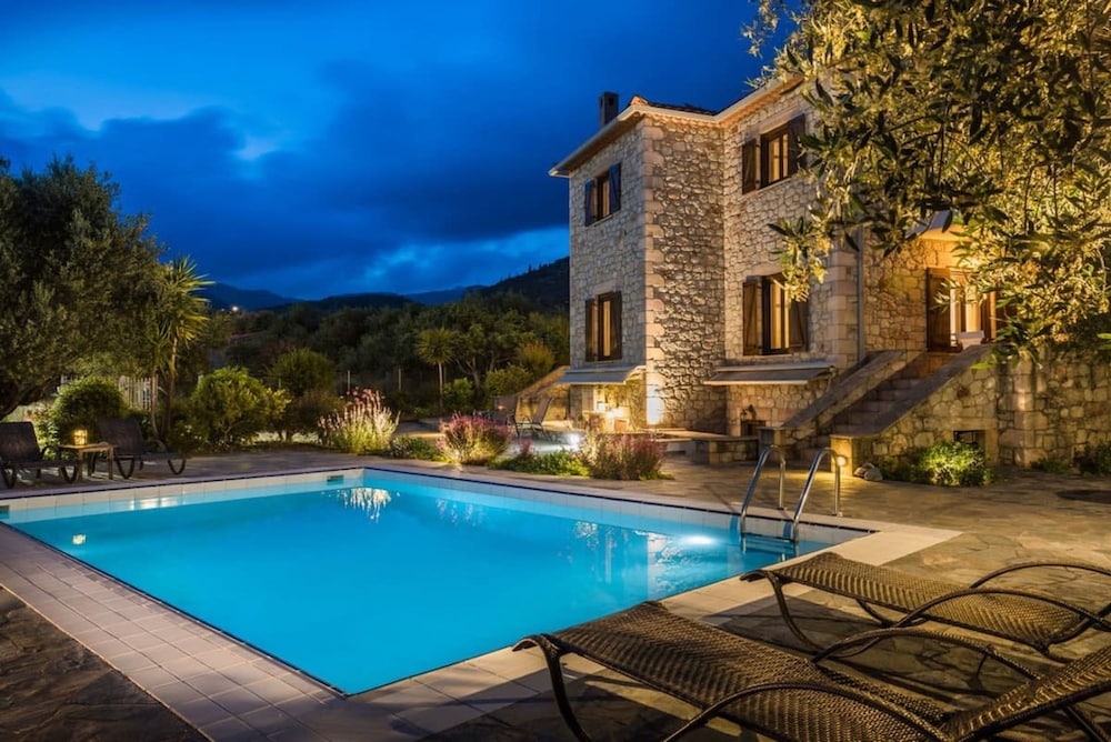 Eleonas Houses Kardamili's Acqua Bliss — 4-Star Luxury Hotel in Kardamyli, Greece