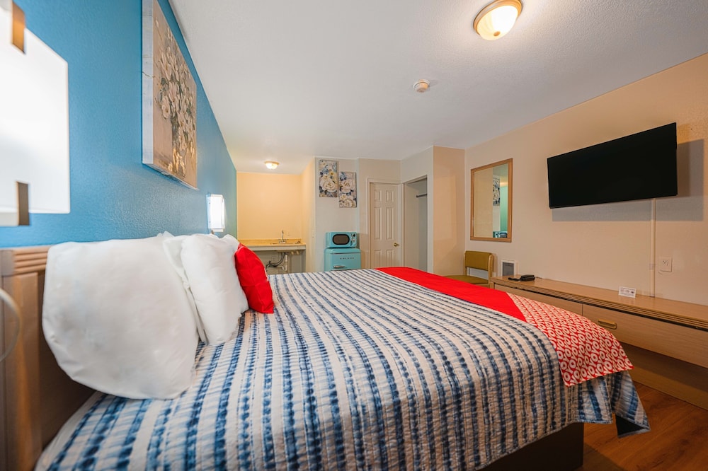 Royal Gateway Motel By OYO - photo 8