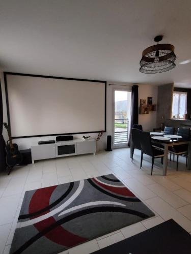 Duplex Proche Disney Avec Ecran Cinema — hotel in Chessy