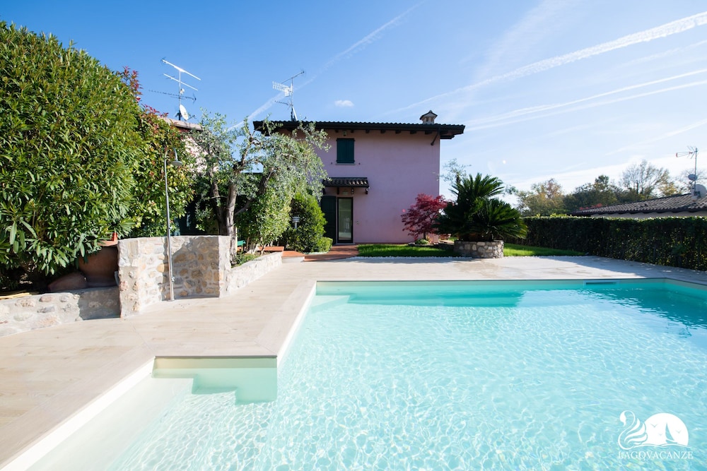 Villa Cycas — 4-Star Luxury Hotel in Polpenazze Del Garda, Italy