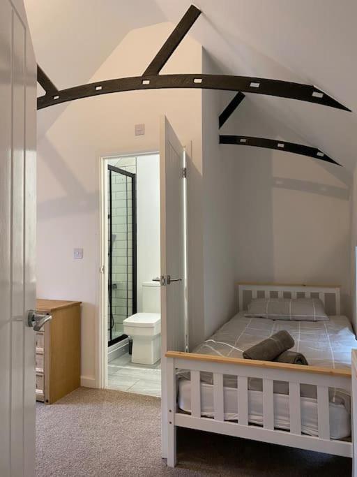 Modern 2 bedroom cottage near Bike Park Wales. — 4-Star Luxury Hotel in Merthyr Tydfil, United Kingdom