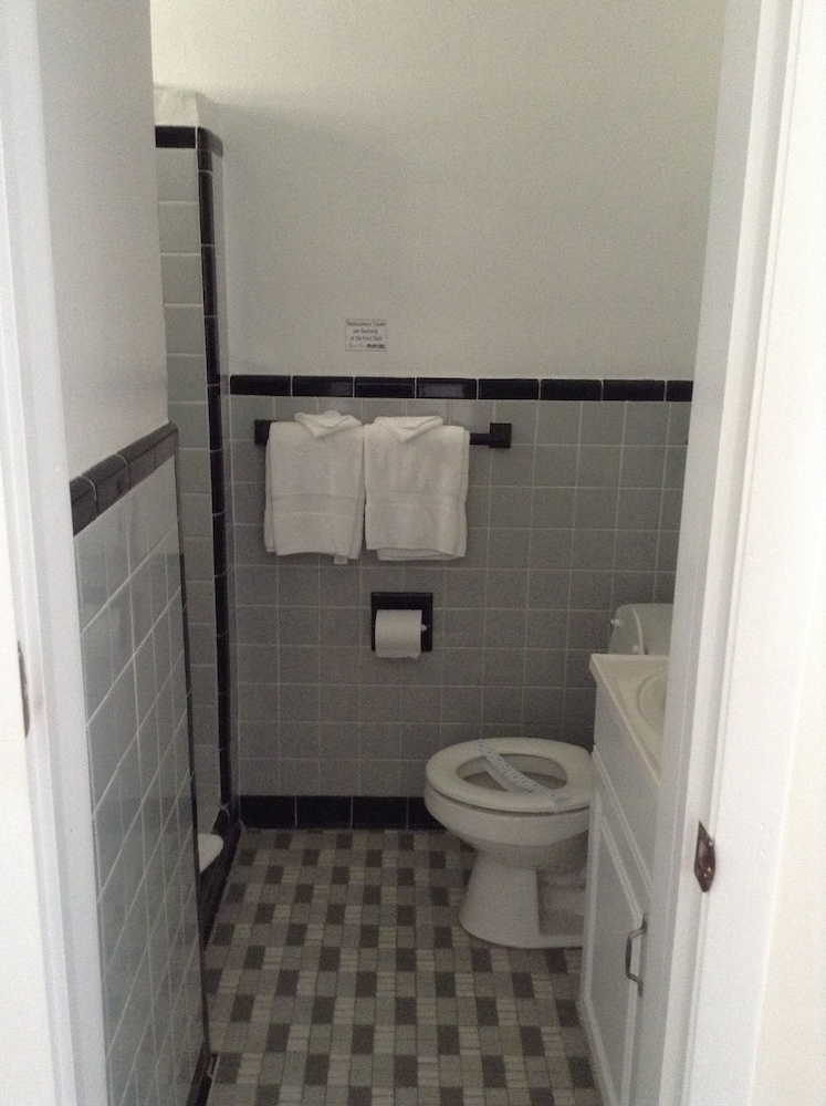 Dockside Inn & Resort - photo 22