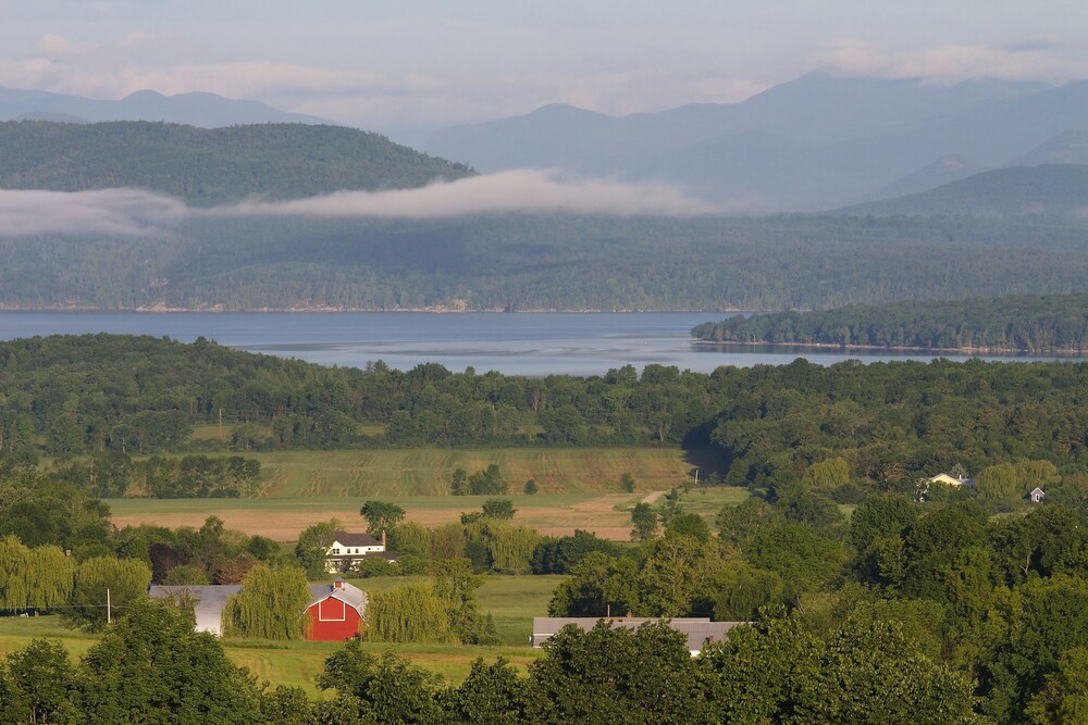 Mt. Philo Inn - carbon neutral hotel in Charlotte