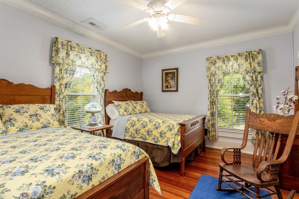 Lake Allatoona Inn - photo 16