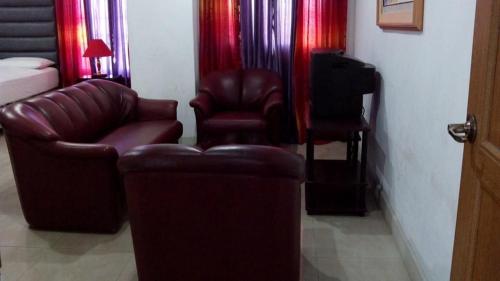 153 Executive Suites