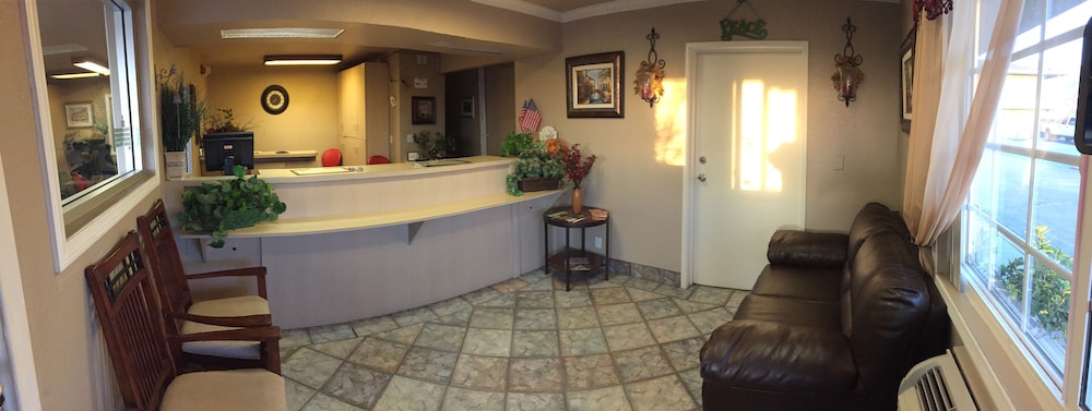 Hilltop Inn & Suites - photo 5