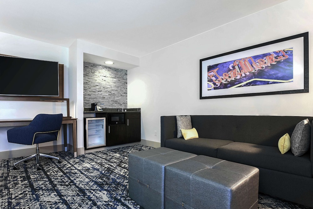 Hampton Inn & Suites Austin Downtown - photo 32