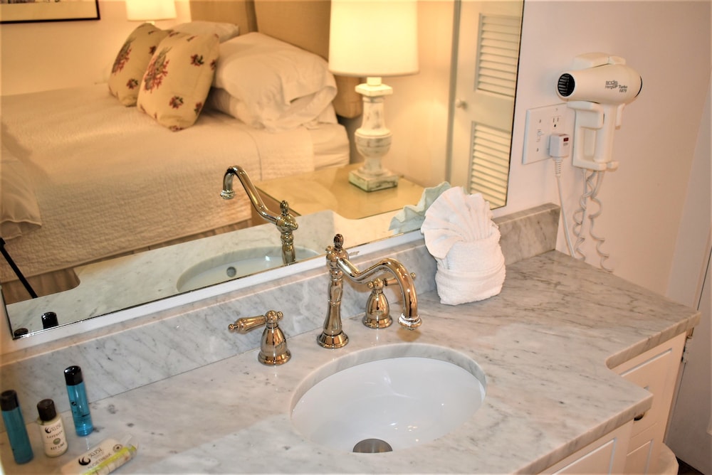Simonton Court Historic Inn & Cottages - photo 28