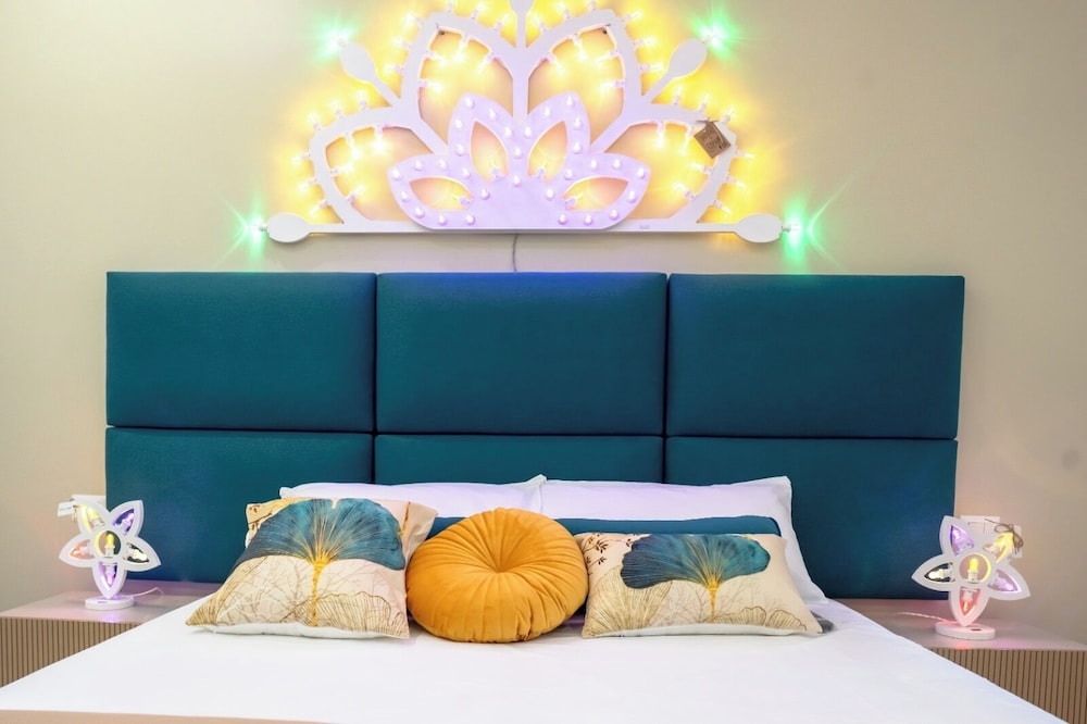 Roses Suite & Apartments — 4-Star Luxury Hotel in Capurso, Italy