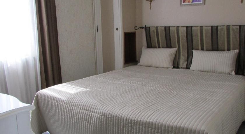 Le Castelet des Alpilles in Saint-Remy-De-Provence, France