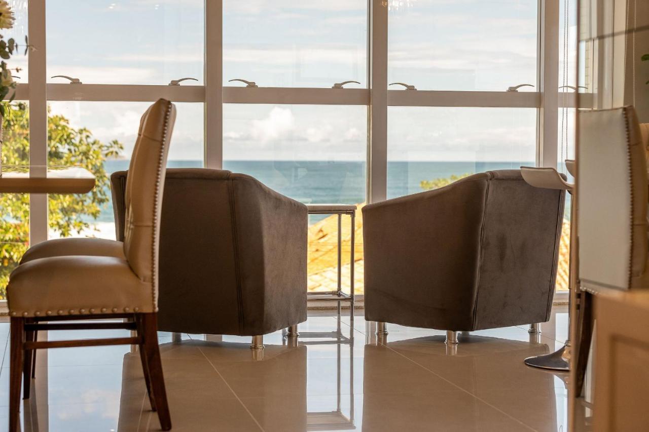 Costa Leste 203 Apto com 2 suítes 50 metros da Praia do Mariscal
