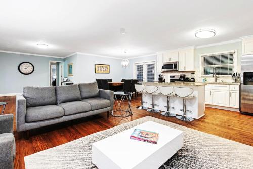 World Cup Sleeps 16 Near Stadium 7 BDR in Decatur, United States