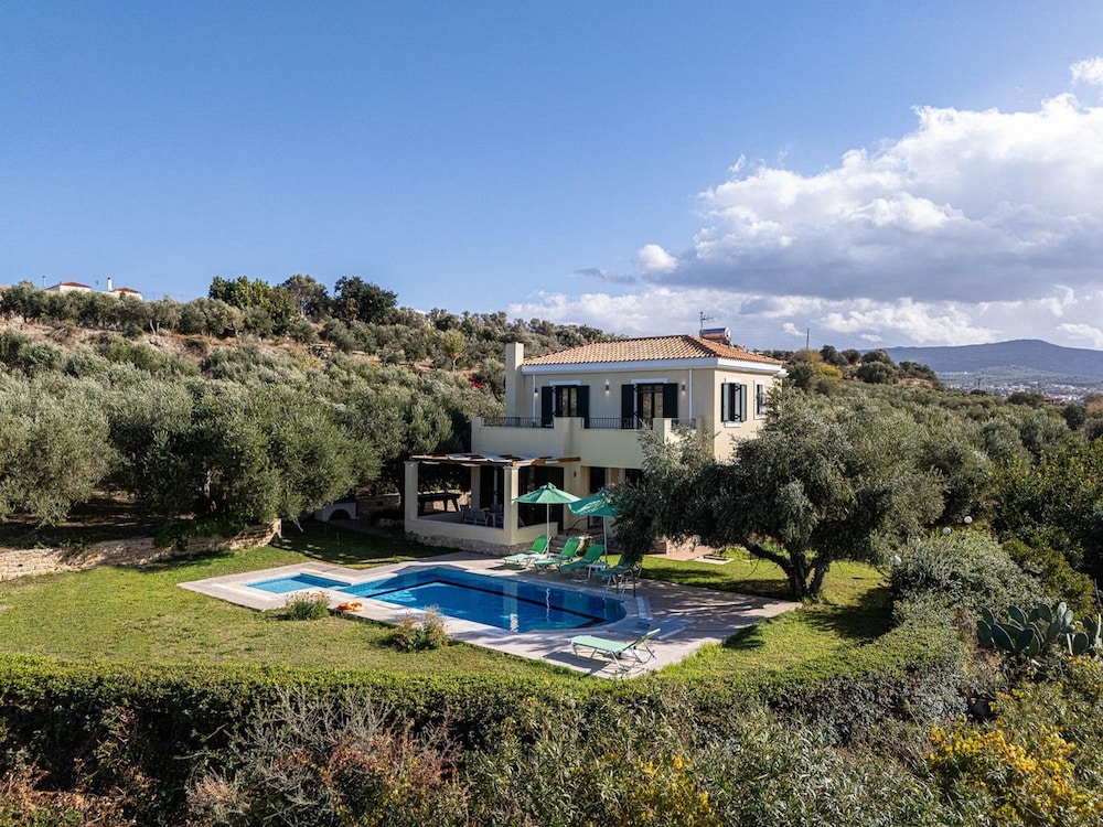 Villa Eleni in Pigianos Kampos — 4-Star Luxury Hotel in Rethymno, Greece