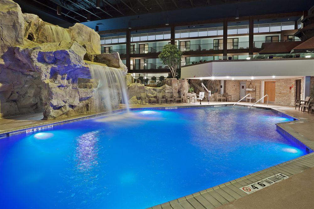 Radisson Hotel At Star Plaza - photo 4